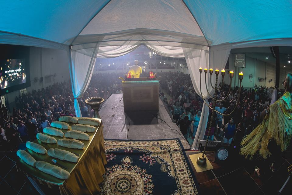 No te quedes en el atrio, entra al lugar santísimo