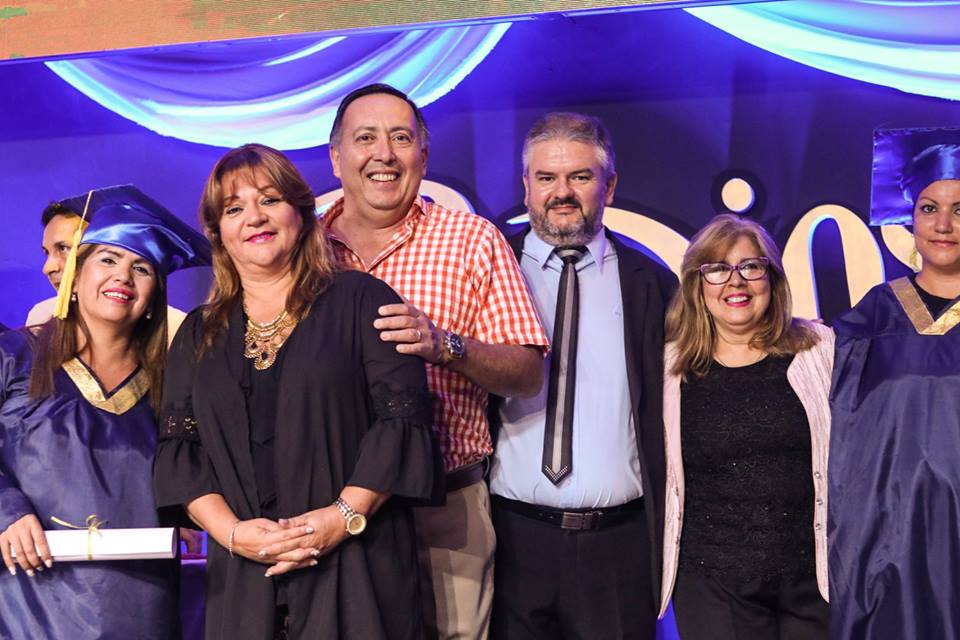 Brillo en su Palabra y nuevos graduados ISMS