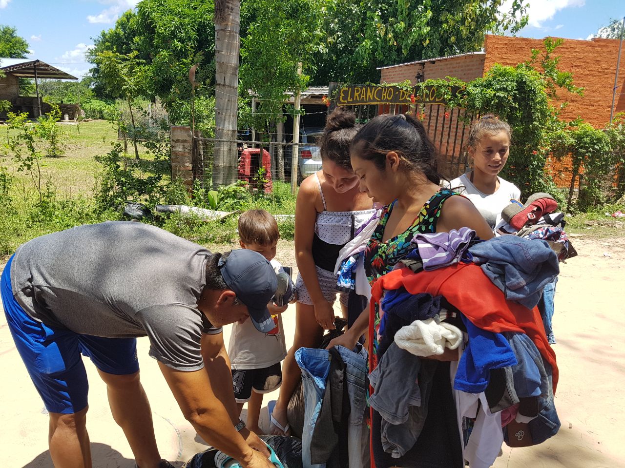 Continúan las visitas a las familias chaqueñas inundadas en Puerto Vilelas