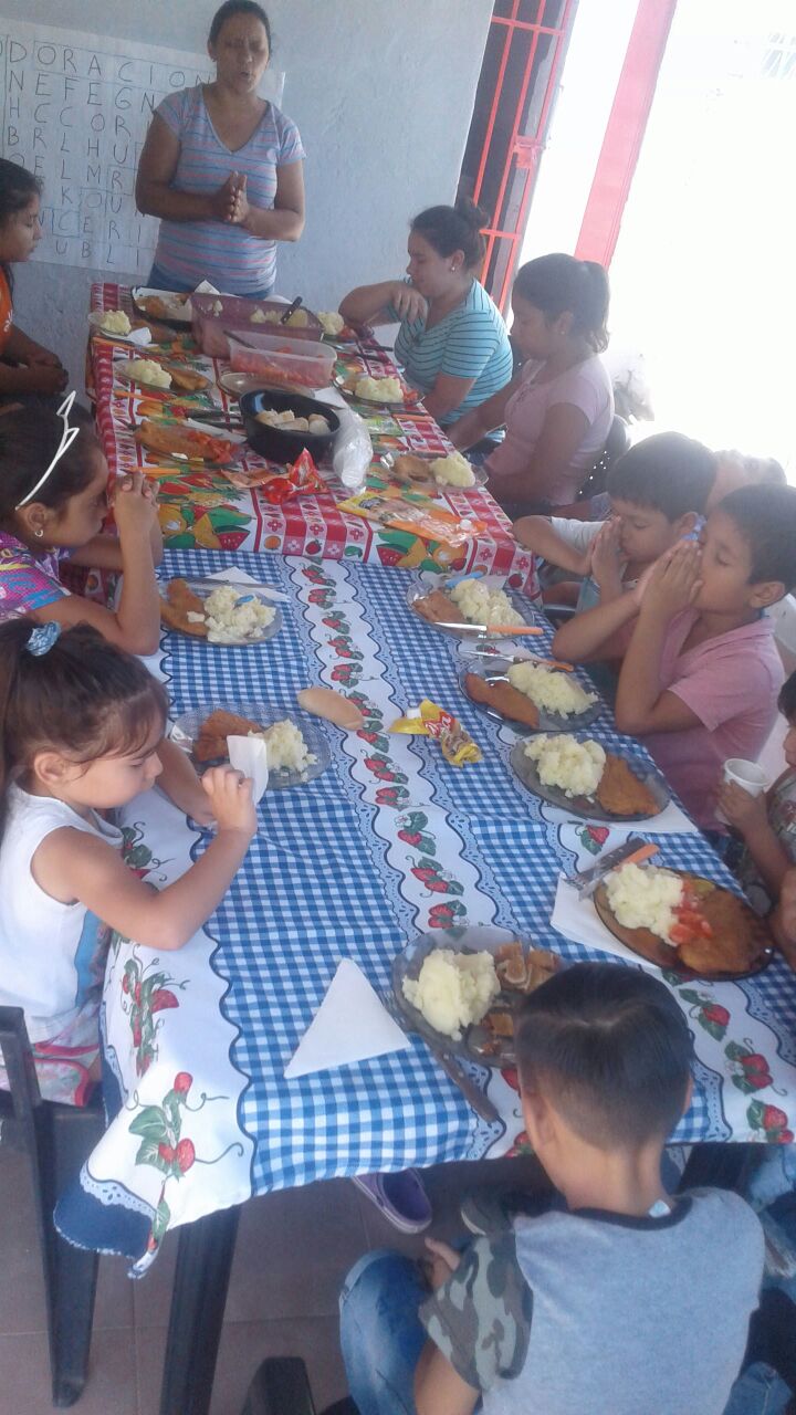 "Jóvenes de Iglesia Cristiana Internacional siguen trabajando con los merenderos de Barranqueras"