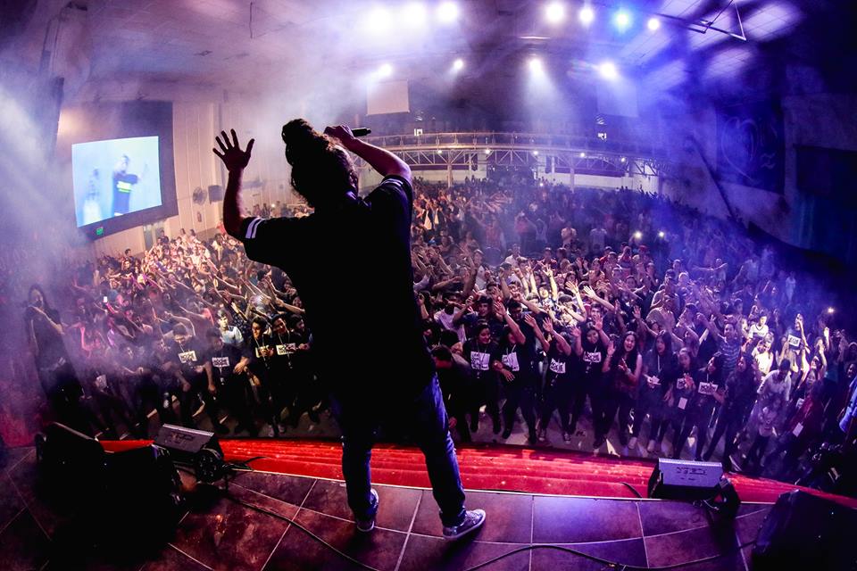 Imponente la Noche Diferente a Todo Color