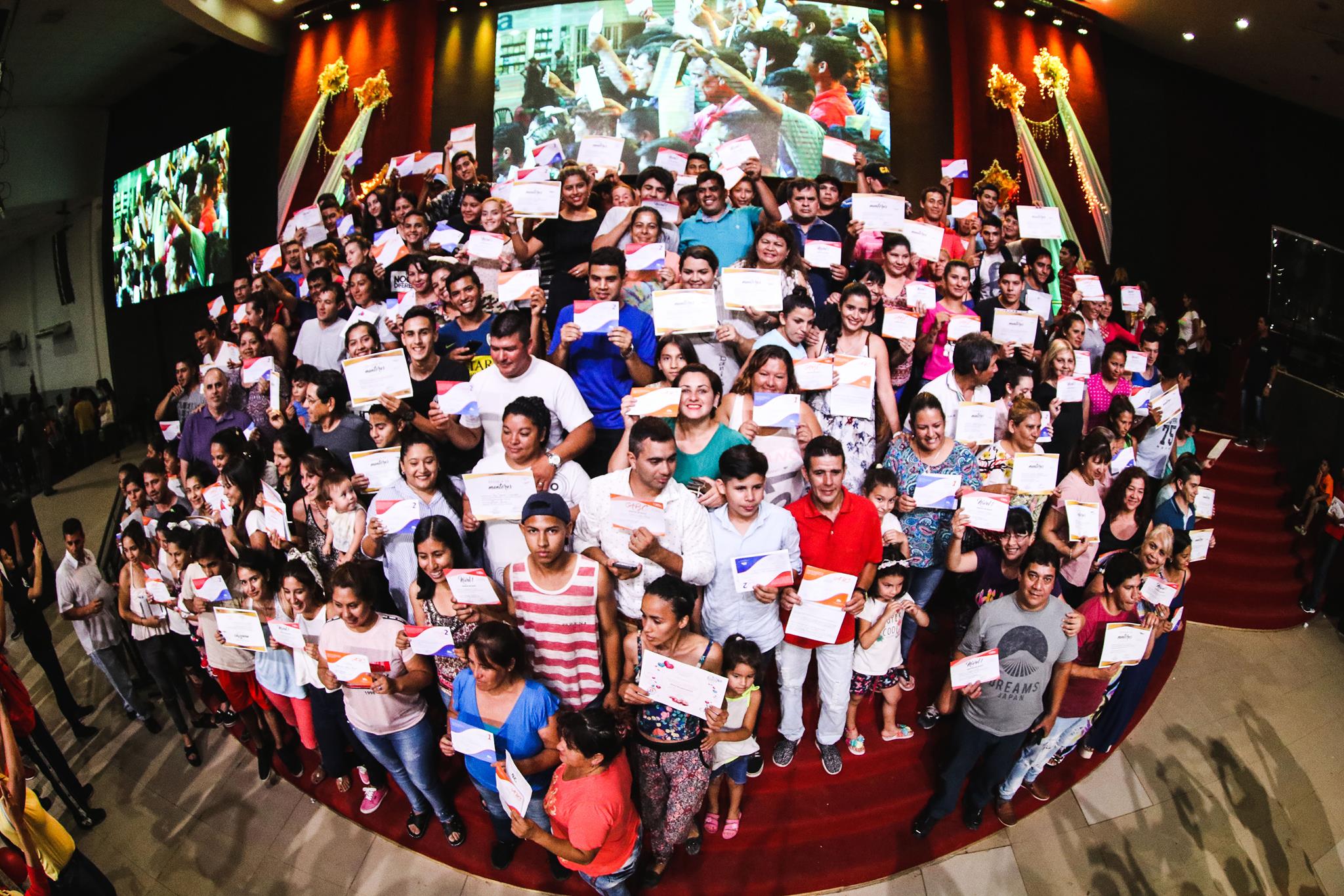 Egresaron 4.851 Alumnos de Escuela de Vida