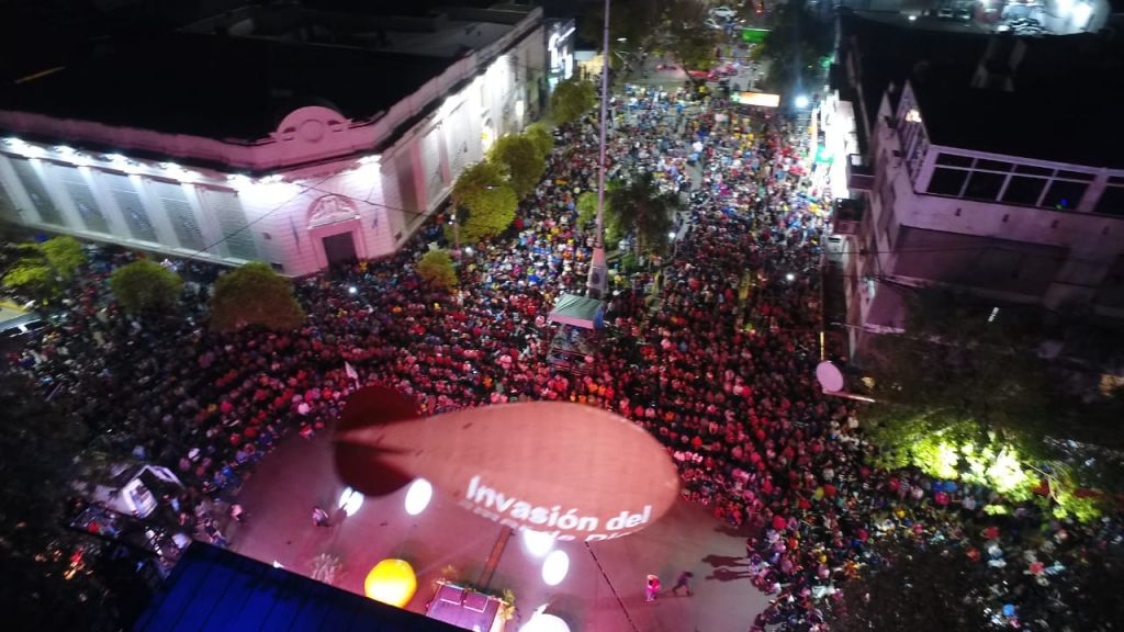 Multitudinaria presentación de Invasión del Amor de Dios en Resistencia