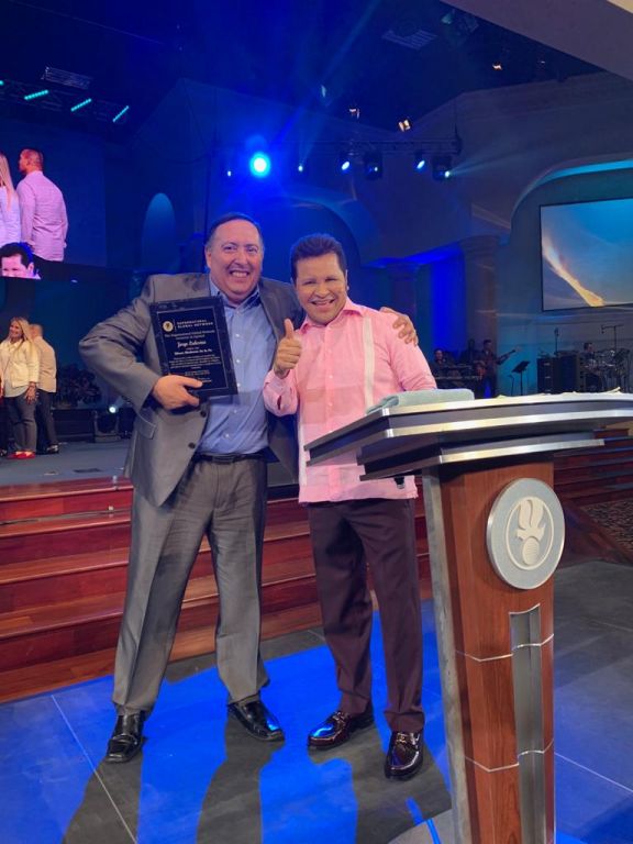 Honra al Apóstol Jorge y la Profeta Alicia Ledesma, por parte del Apostol Guillermo Maldonado