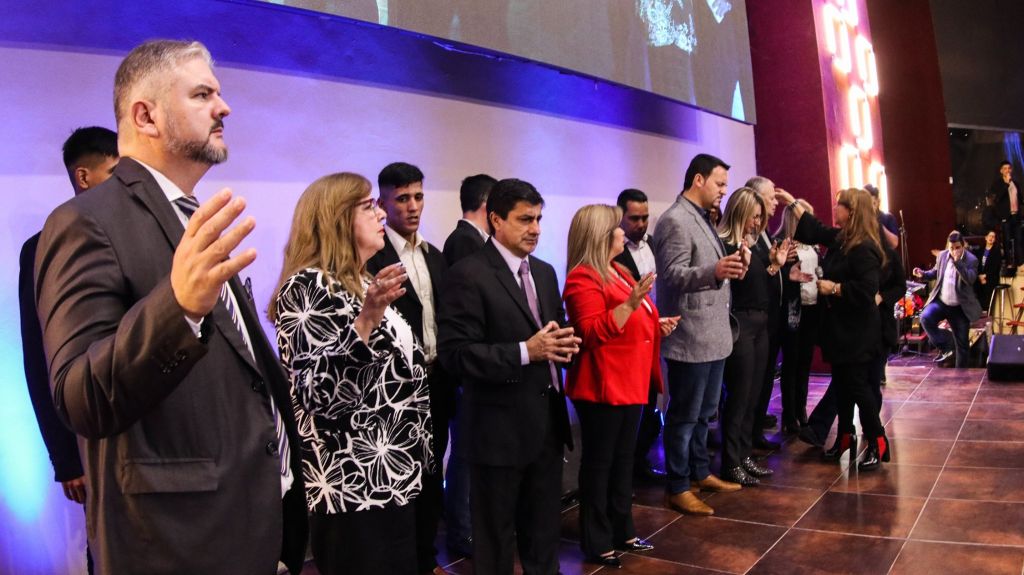 Presentamos Oficialmente a Nuevos Pastores de Nuestra Congregación