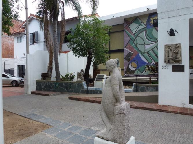 Desfile para concientizar a la ayuda de merenderos