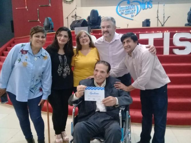 Abuelito de más de 90 años se bautizó