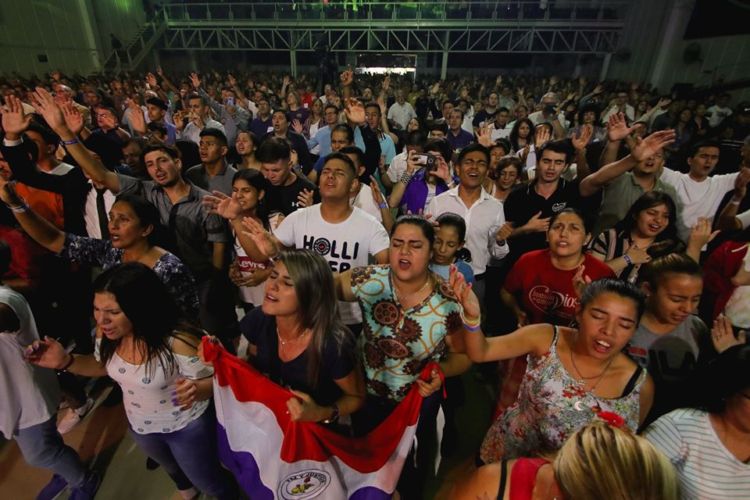 Comenzó la primer convención de la década: Escuela De Entrenamiento Invasión del Amor de Dios