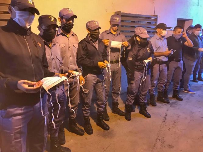 Fundación Cielos Abiertos brindó barbijos y alcohol en gel a la policía