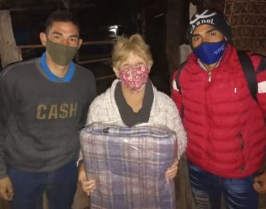 Fundación Cielos Abiertos entregó más de 40 frazadas en merenderos de la iglesia