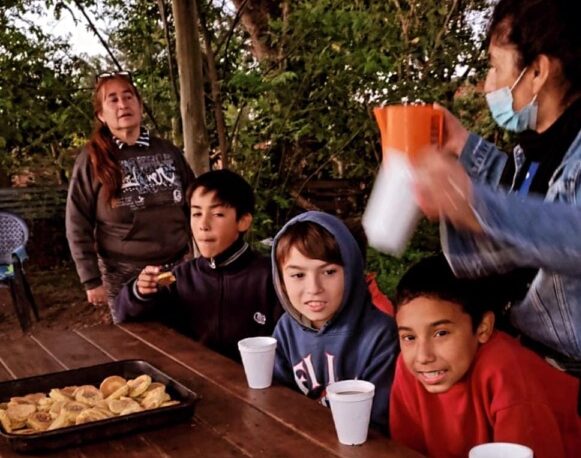 Se realizan periódicamente meriendas solidarias en Corrientes