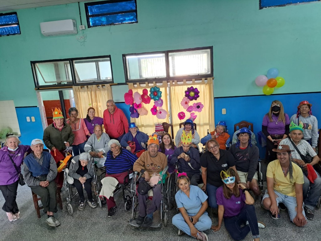 Se realizó visita al geriátrico en Fontana