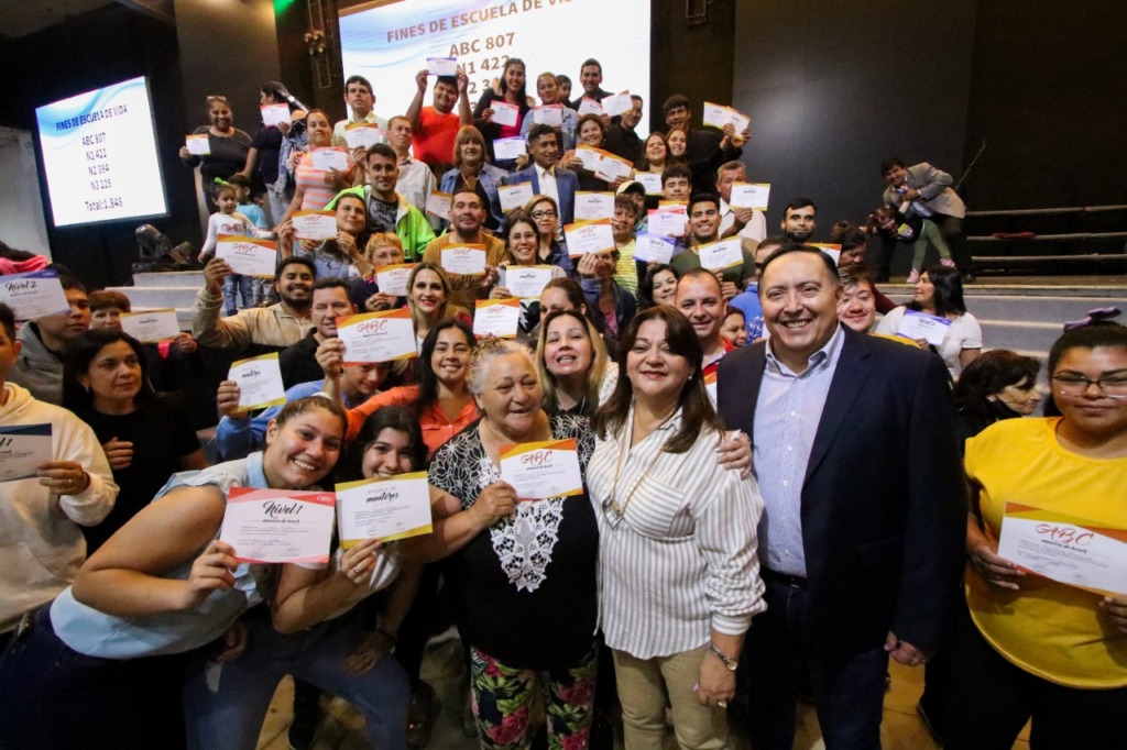 Egresaron 1.848 alumnos en la Escuela de Vida