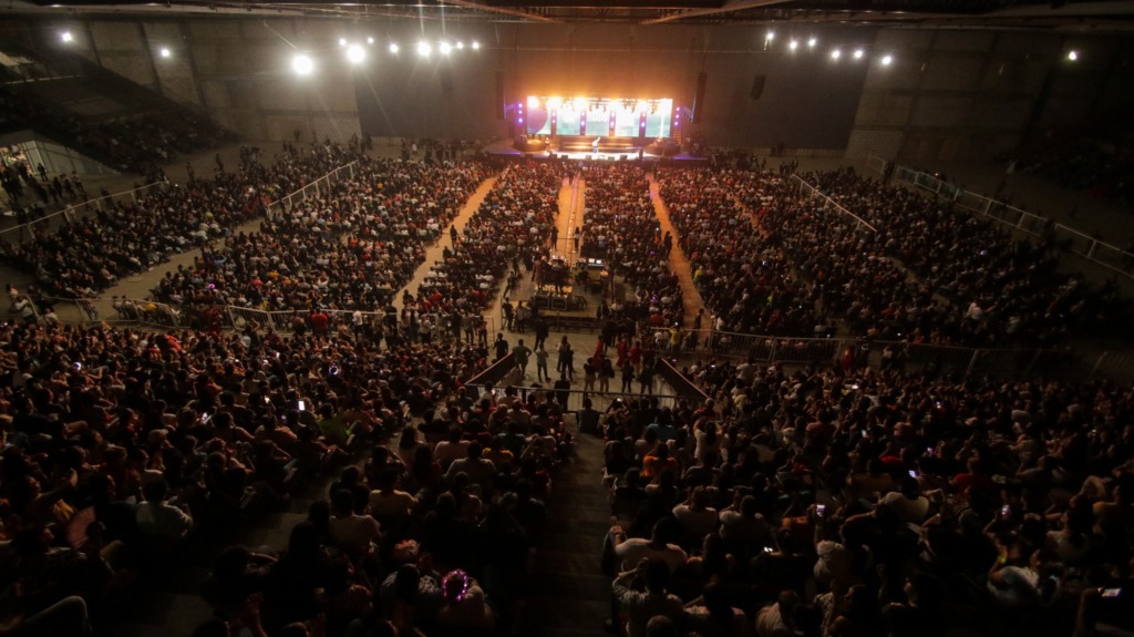 En nuestro Portal del Cielo bajo la gloria de Dios: Con Yesenia Then y el Grupo Barak