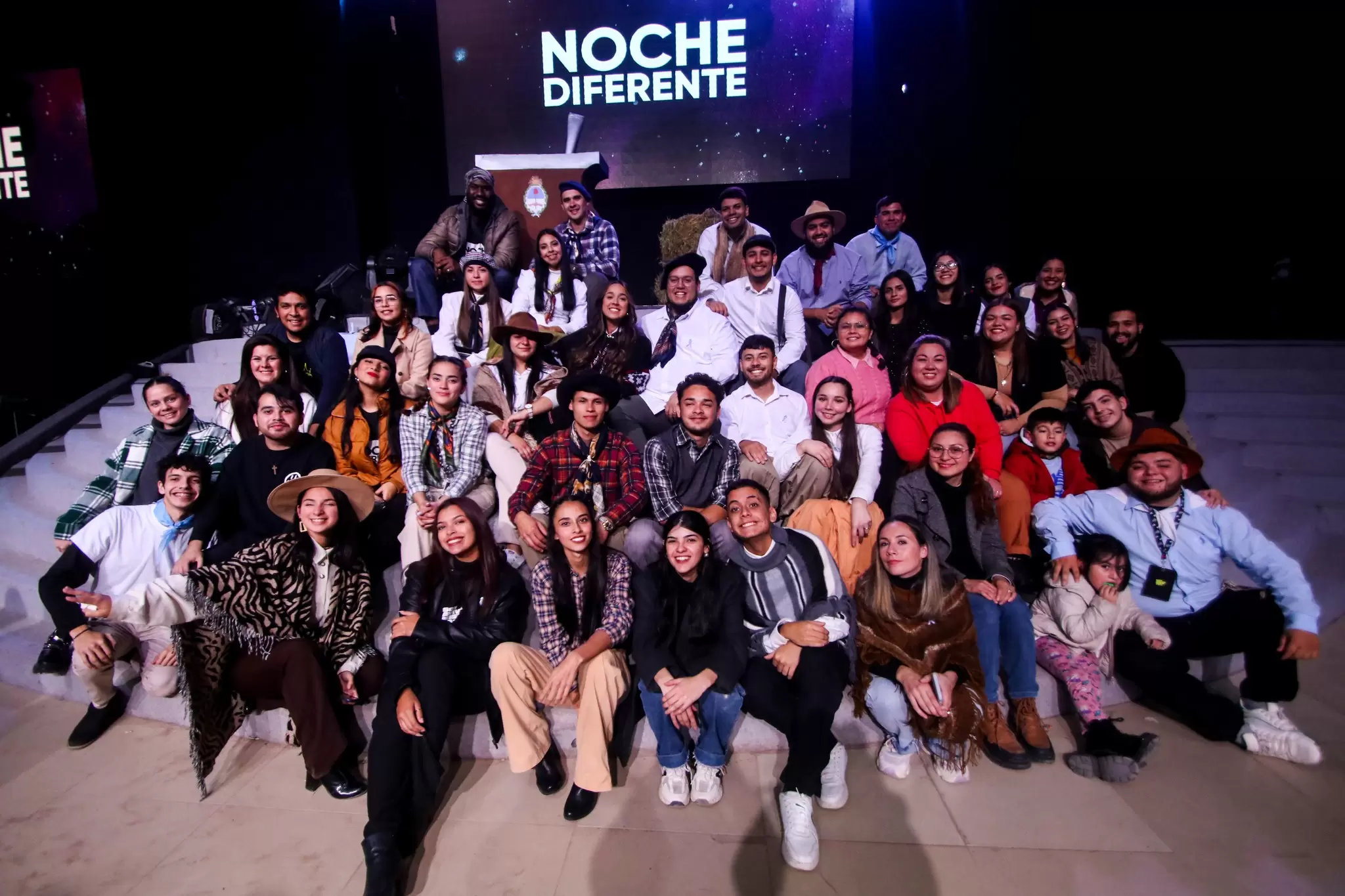 Disfrutamos de la Peña de Noche Diferente, levantando la bandera Argentina