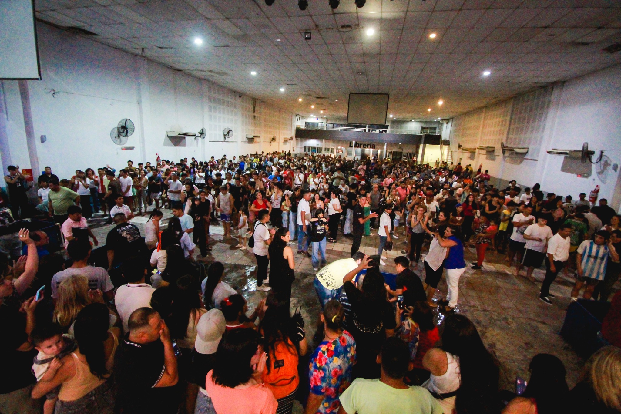 Maravillosa Fiesta de Bienvenida y Bautismo: Cerca de 500 personas hicieron su declaración pública de fe en Jesús