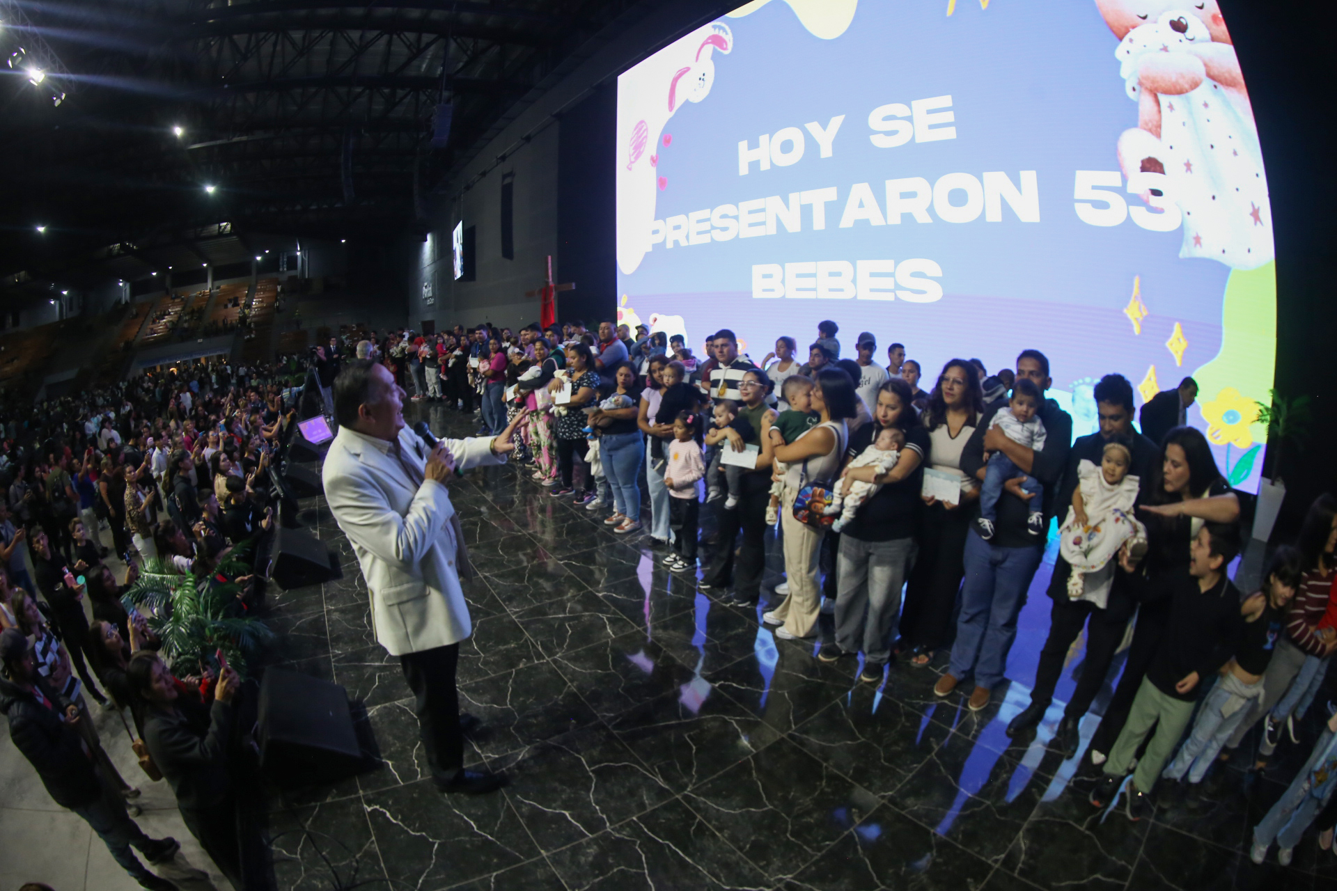 Cientos de familias consagraron la vida de sus hijos en una emotiva ceremonia de dedicación en Portal del Cielo